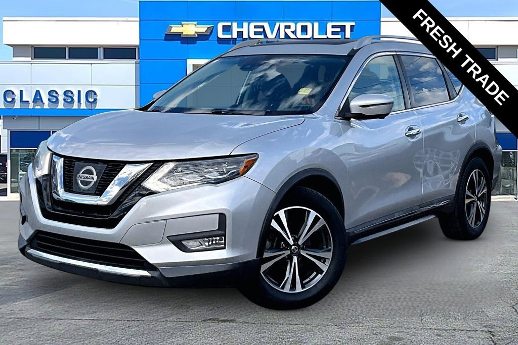 Used 2017 Nissan Rogue SL w/ SL Premium Package FWD image 2