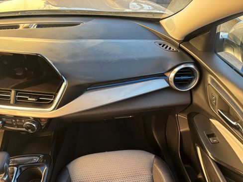 Used 2025 Chevrolet Trax LT image 35