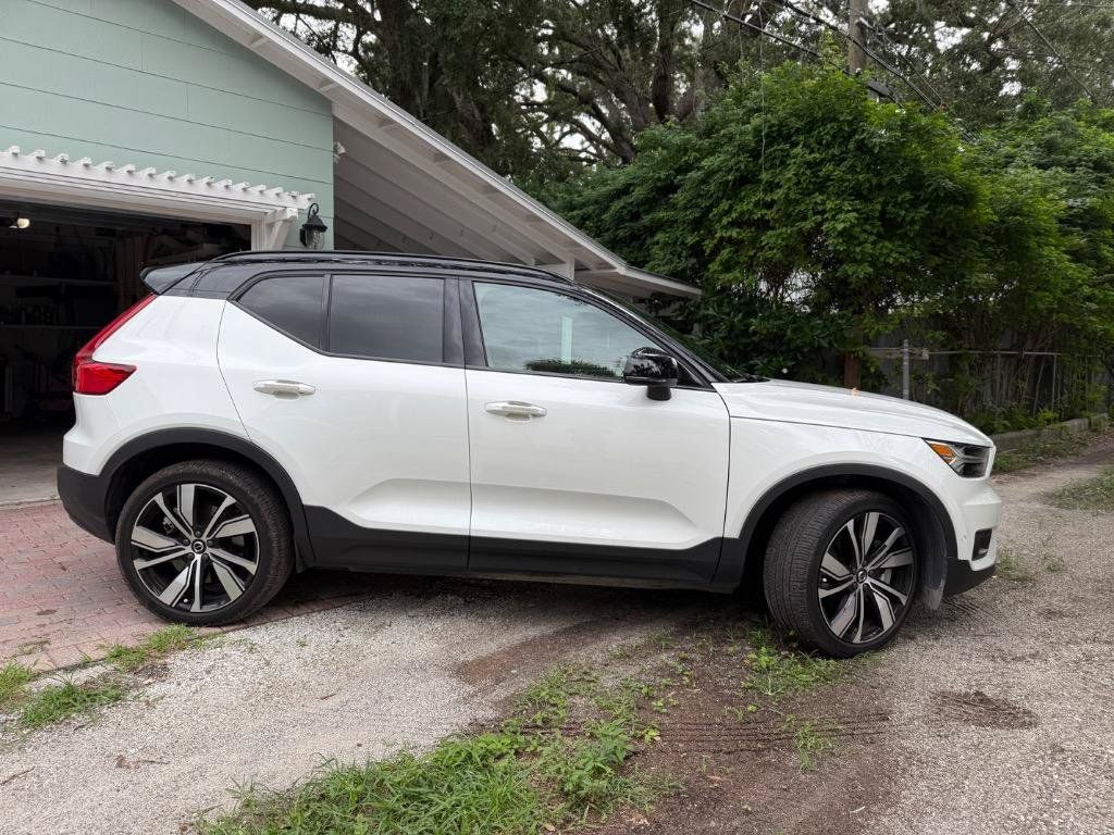 Used 2022 Volvo XC40 P8 Recharge Ultimate AWD/4WD image 2