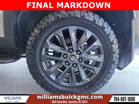 Used 2024 Toyota Land Cruiser image 32