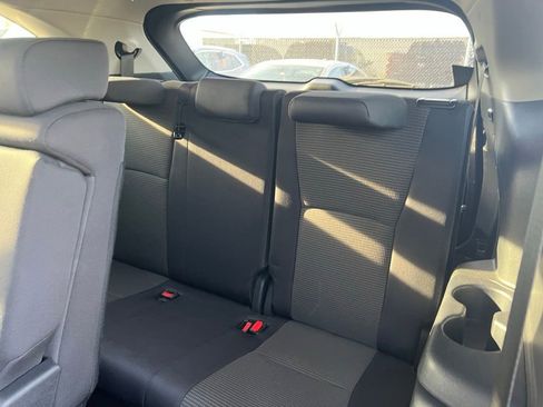 Used 2024 Toyota Highlander LE AWD/4WD image 13
