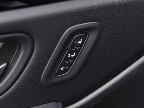 Used 2025 Honda Pilot EX-L image 9