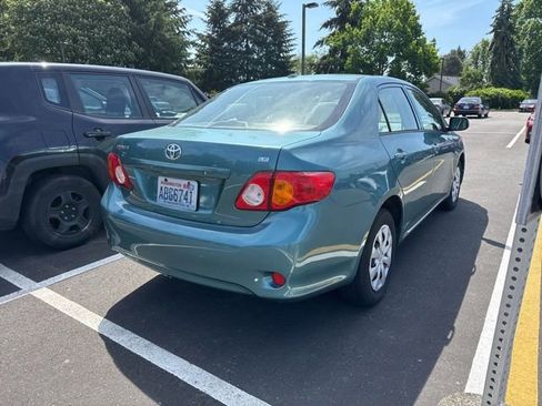 Used 2010 Toyota Corolla LE FWD image 3