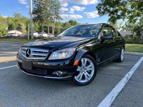Used 2011 Mercedes-Benz C 300 4MATIC Sedan image 2