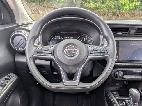 Used 2021 Nissan Kicks SV FWD image 23