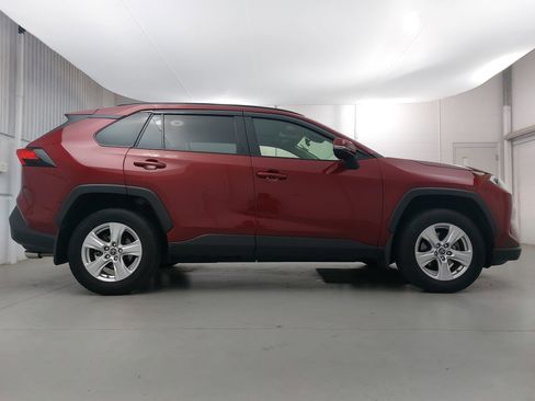 Used 2019 Toyota RAV4 XLE w/ All Weather Liner Package AWD/4WD image 8