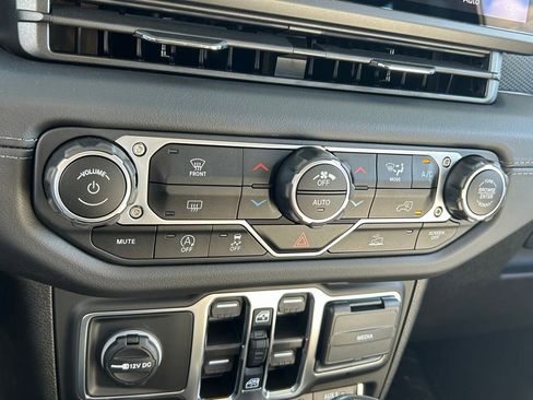 New 2024 Jeep Wrangler Unlimited Rubicon image 41