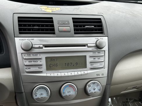 Used 2010 Toyota Camry LE FWD image 15