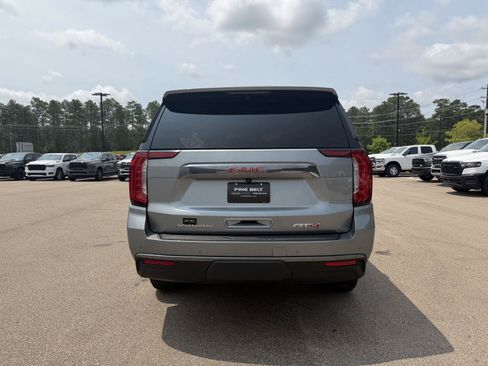 Used 2024 GMC Yukon AT4 w/ Technology Package AWD/4WD image 5