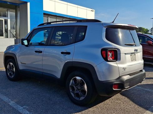 Used 2017 Jeep Renegade Sport w/ Power & Air Group FWD image 4