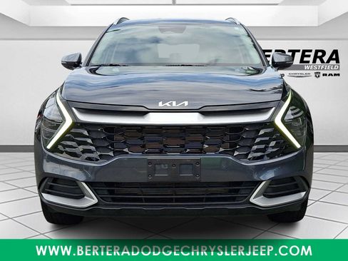 Used 2024 Kia Sportage EX AWD/4WD image 2
