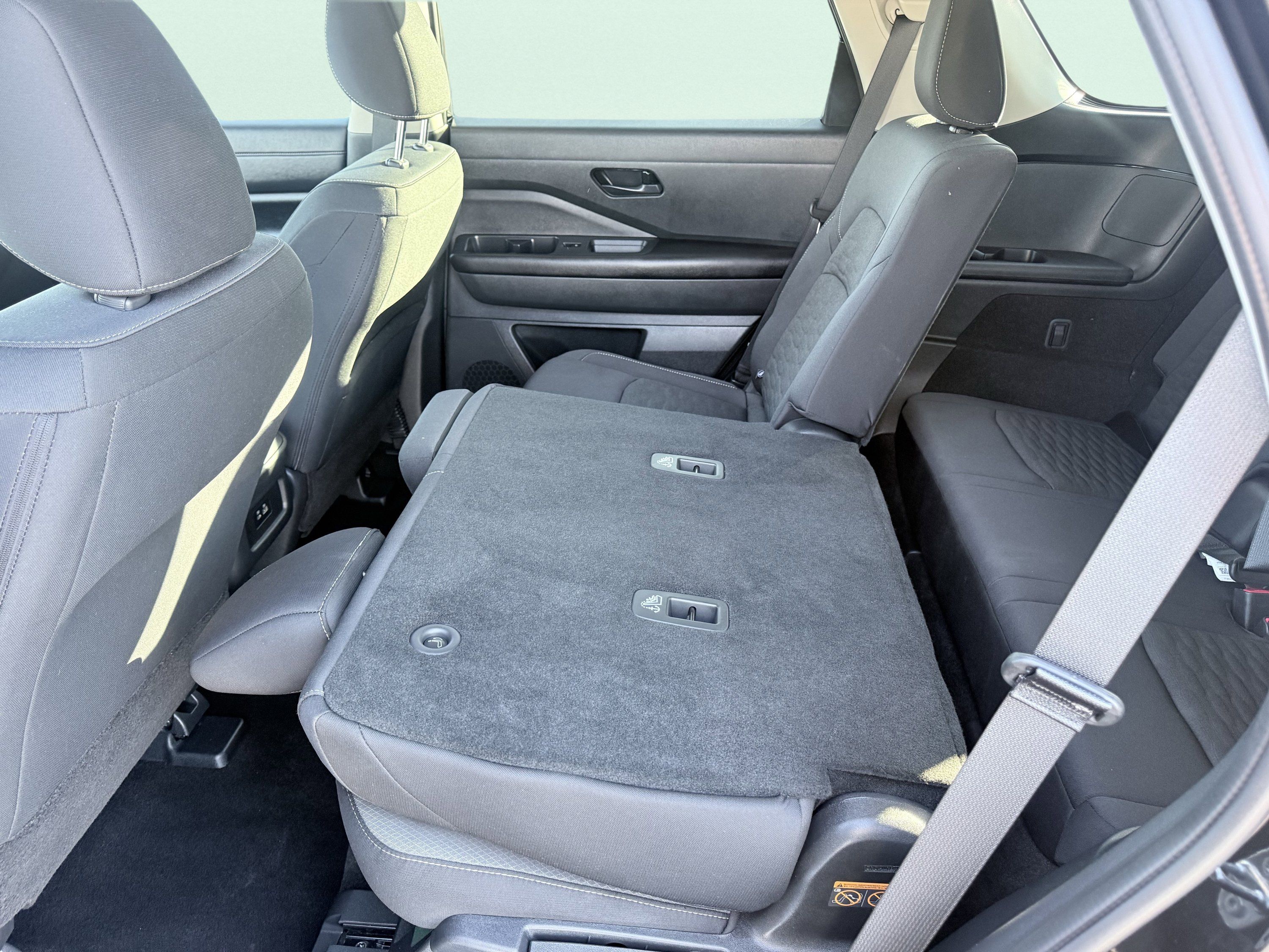 Used 2025 Nissan Pathfinder S AWD/4WD image 32