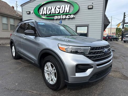 Used 2022 Ford Explorer XLT RWD image 2