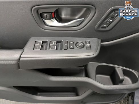 Used 2025 Honda Pilot EX-L image 11