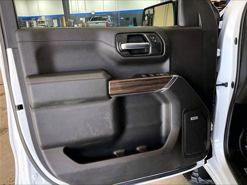 Used 2020 Chevrolet Silverado 1500 LT Trail Boss image 9