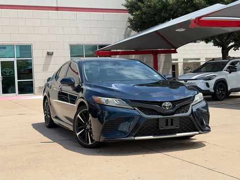 Used 2019 Toyota Camry XSE FWD image 2