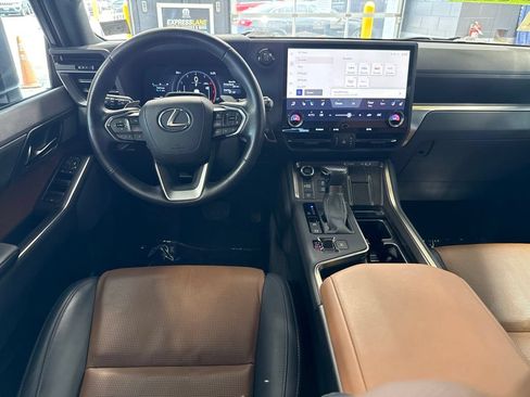 Used 2024 Lexus GX 550 w/ Accessory Package (Z1) AWD/4WD image 14