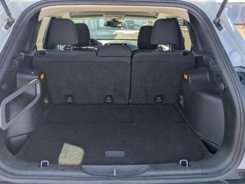 Used 2016 Jeep Cherokee Latitude w/ Cold Weather Group image 17