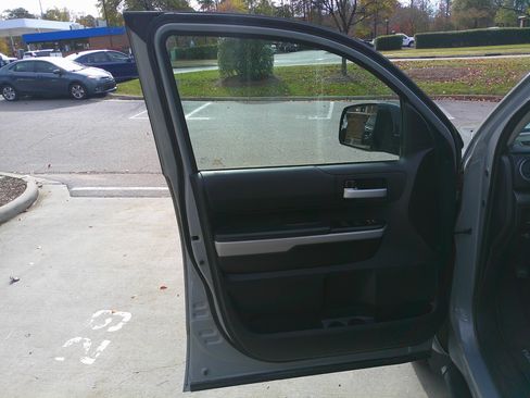 Used 2019 Toyota Tundra SR5 image 17