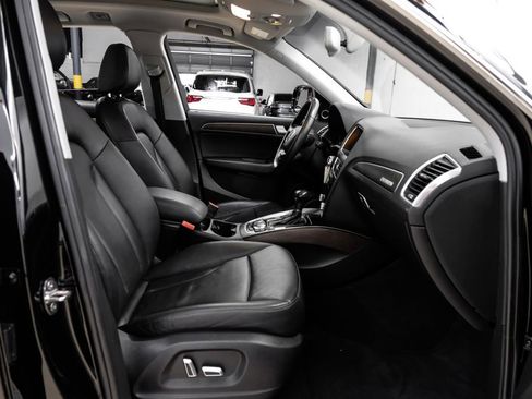 Used 2017 Audi Q5 2.0T Premium Plus w/ Technology Package AWD/4WD image 32