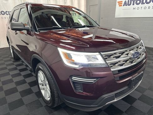 Used 2018 Ford Explorer XLT image 2