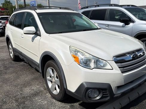 Used 2014 Subaru Outback 2.5i Premium AWD/4WD image 5