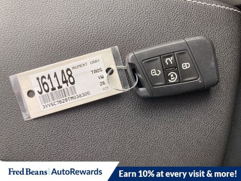 New 2026 Volkswagen Taos SE image 16