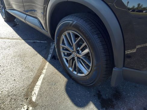 Used 2021 Nissan Rogue S image 10