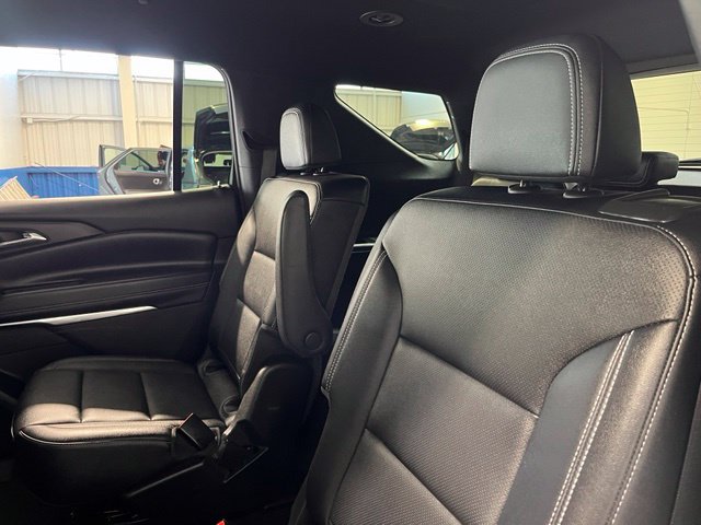 Used 2025 Chevrolet Traverse LT FWD image 19