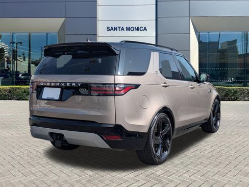 Used 2023 Land Rover Discovery Metropolitan Edition image 5