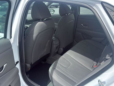 Used 2025 Hyundai Elantra Blue image 19