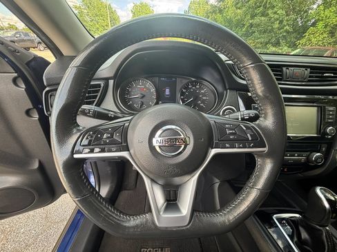 Used 2018 Nissan Rogue SV FWD image 12