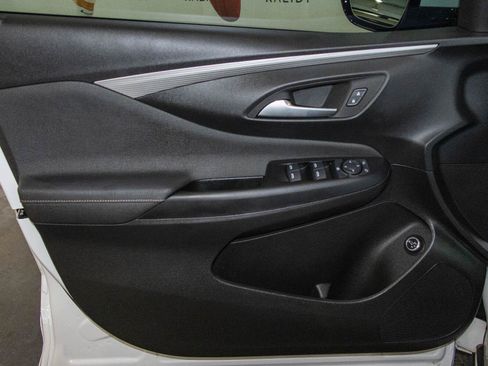 Used 2025 Buick Envista Avenir FWD image 10