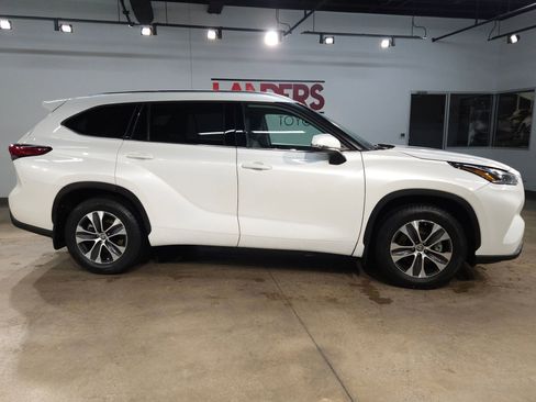 Used 2021 Toyota Highlander XLE image 8