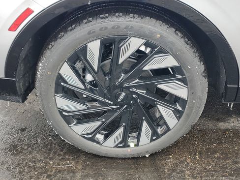 New 2026 Lincoln Nautilus Reserve w/ Jet Appearance Package image 5