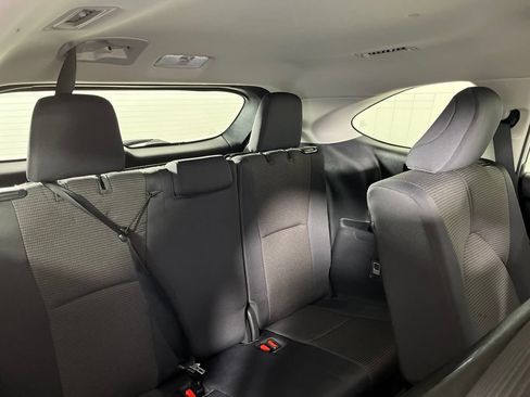 Used 2022 Toyota Highlander LE FWD image 12