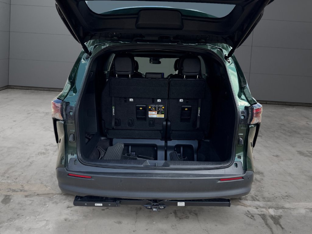 Certified 2025 Toyota Sienna XLE Woodland Edition AWD/4WD image 19