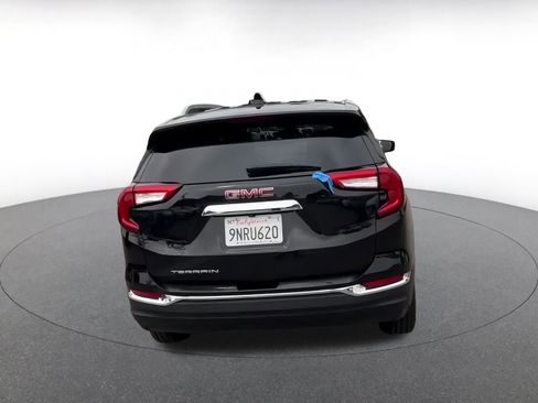 Used 2024 GMC Terrain SLT image 11