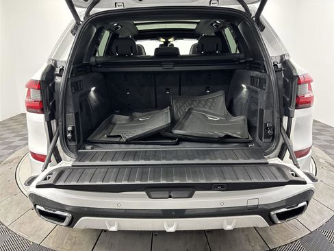 Used 2019 BMW X5 xDrive50i w/ M Sport Package image 21