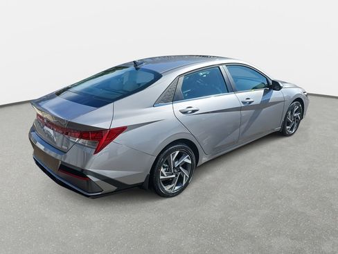 New 2026 Hyundai Elantra Limited FWD image 5