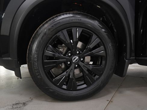 Used 2023 Nissan Rogue SV w/ SV Premium Package image 31