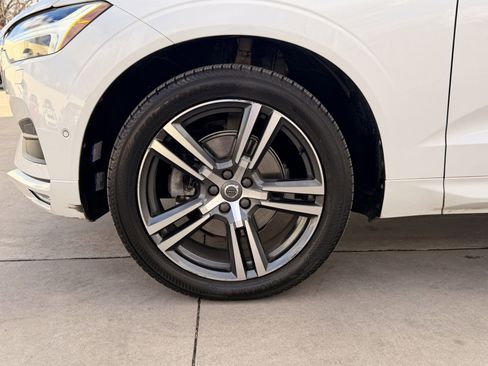 Used 2019 Volvo XC60 T5 Momentum w/ Multimedia Package image 31