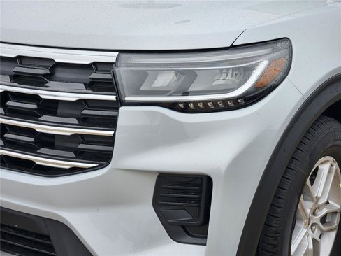 New 2026 Ford Explorer Active RWD image 5