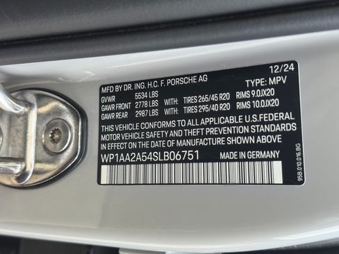 Used 2025 Porsche Macan AWD/4WD image 46