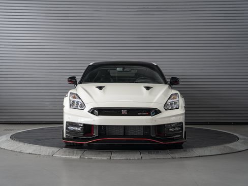 Used 2024 Nissan GT-R NISMO w/ Floor Mat Package AWD/4WD image 8