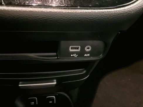 Used 2020 Chrysler Pacifica Touring-L image 27