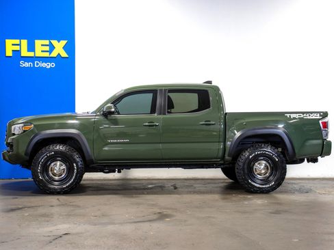 Used 2021 Toyota Tacoma TRD Off-Road w/ Technology Package AWD/4WD image 2