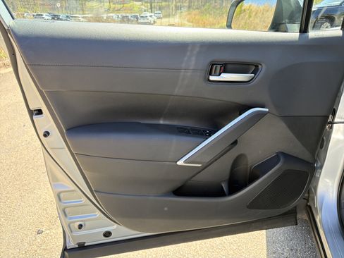 Used 2024 Toyota Corolla Cross XLE w/ Convenience Package image 10