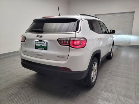 Used 2024 Jeep Compass Latitude w/ Sun and Sound Group AWD/4WD image 7