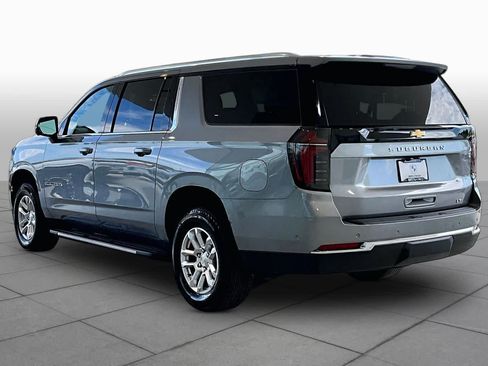 Used 2026 Chevrolet Suburban LT RWD image 11